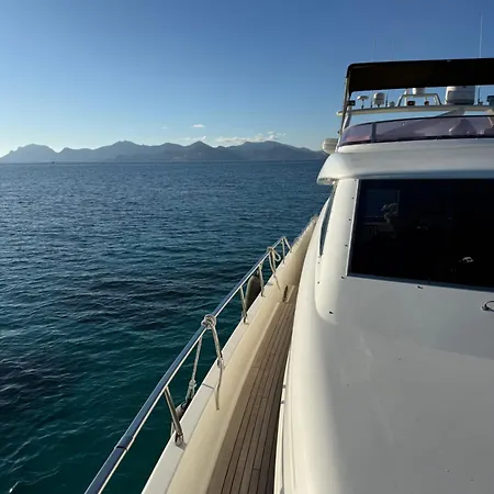 Botel Palme Yacht - Port Canto - Pointe Croisette - Face A La *