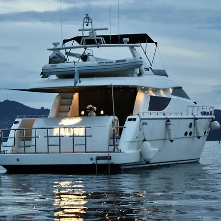 Botel Palme Yacht - Port Canto - Pointe Croisette - Face A La *